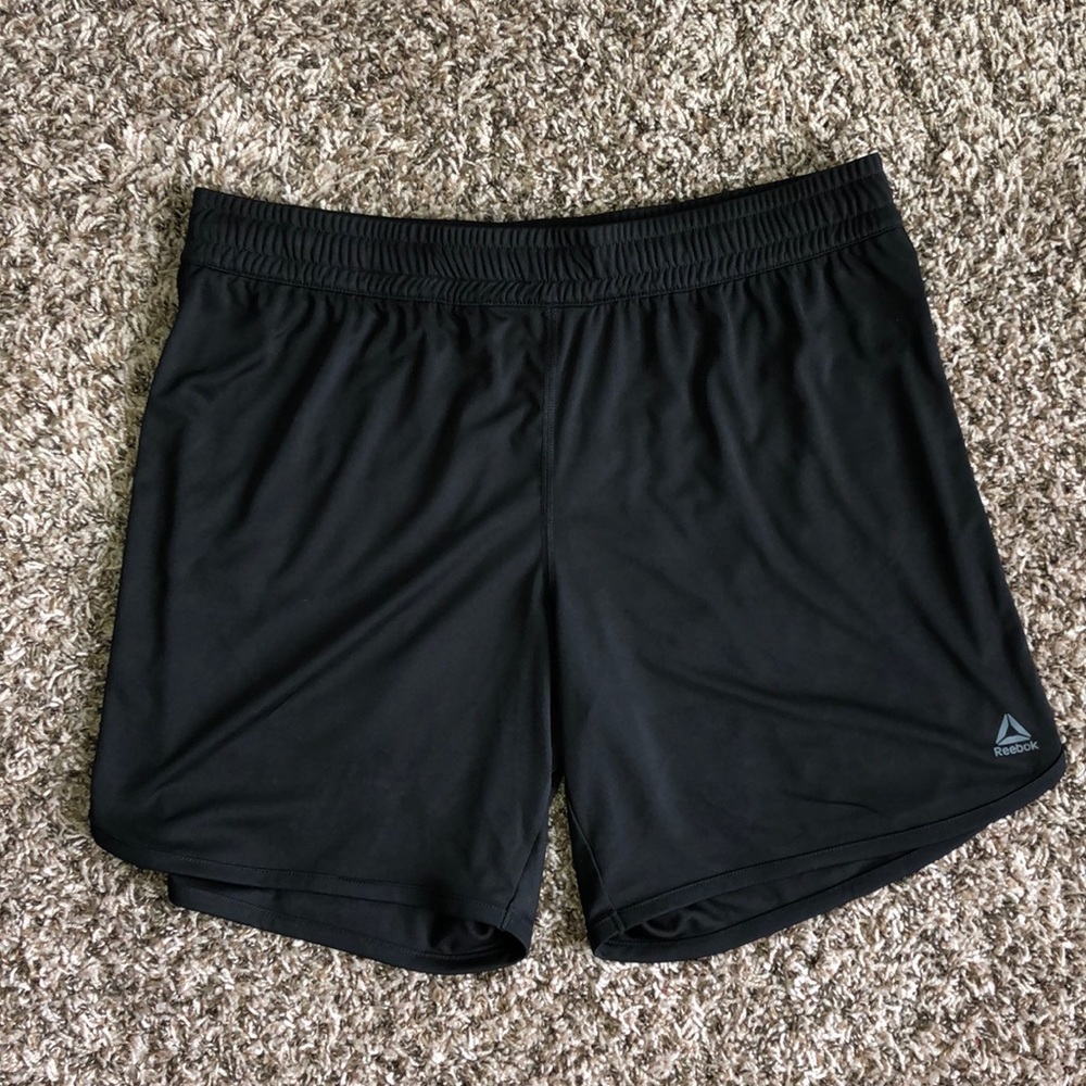 NWOT WOMEN’S BLACK REEBOK ATHLETIC SHORTS